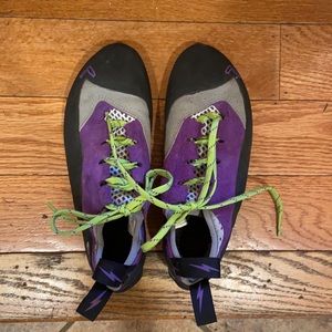 Purple, lace up, Evolv, women’s climbing shoes size 10.